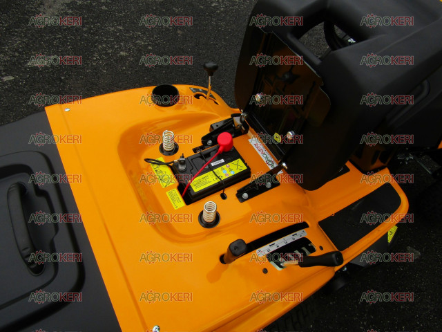Fűnyírótraktor, fűgyűjtős, CUB CADET LT1 NR92