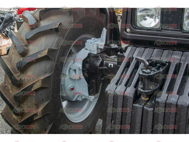 Belarus MtZ-820.4 traktor (egyenes hídas)
