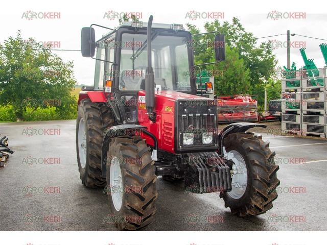 Belarus MtZ-820.4 traktor (egyenes hídas)